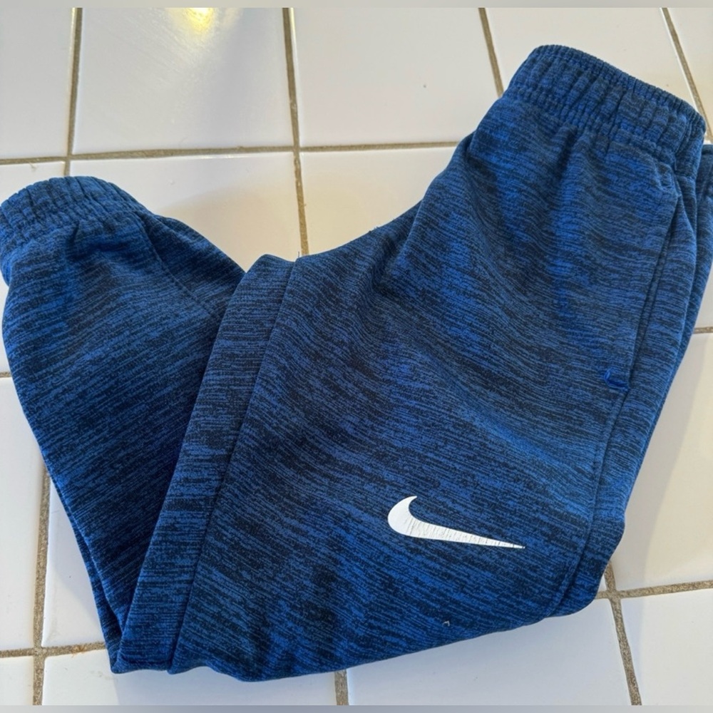 Boys Nike Dri- Fit jogging pants size 4 in great condition